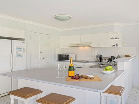 Azure Waters Perfectly Positioned With Ocean Views - Tourism Gold Coast 2