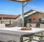 Cleveland Place walk to beach  shops - Tourism Gold Coast