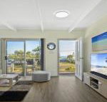 Dolphin Breeze fully fenced  pet friendly - Tourism Gold Coast