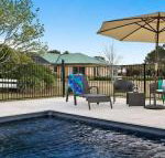 Sinden Park garden swimming pool rural vistas - Tourism Gold Coast