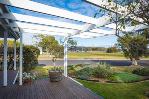 Kesla Beach House - Tourism Gold Coast 4
