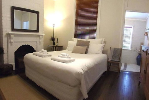 YSG The Edward Townhouses 155 & 157 Steps To Town - Tourism Gold Coast 1