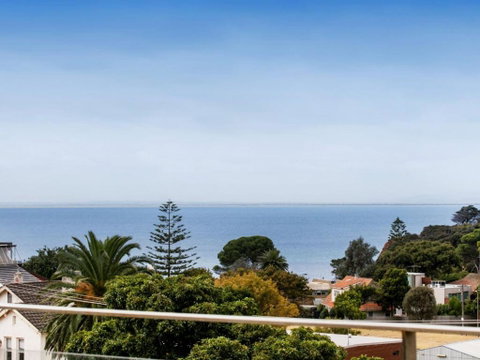 NORTH POINT RETREAT MORNINGTON - Tourism Gold Coast 4