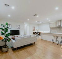 118 Refreshing 3BR Werribee Family House - Tourism Gold Coast