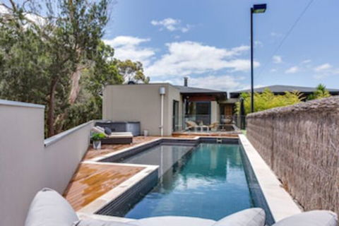Kalina Retreat Tennis & Pool - Tourism Gold Coast 0