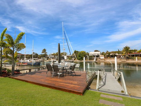 WATERFRONT HOME BORDERING MOOLOOLABA - Tourism Gold Coast 6