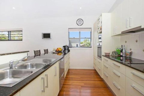 Papaya House - Tourism Gold Coast 0