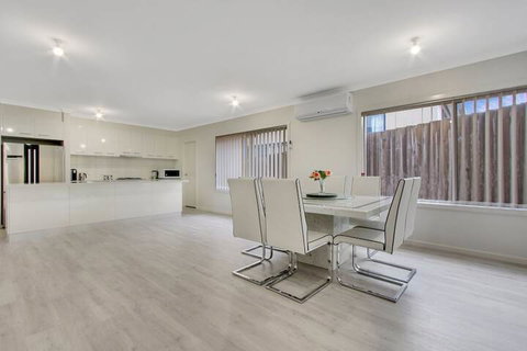 V & V Family Dream Away - Tourism Gold Coast 4