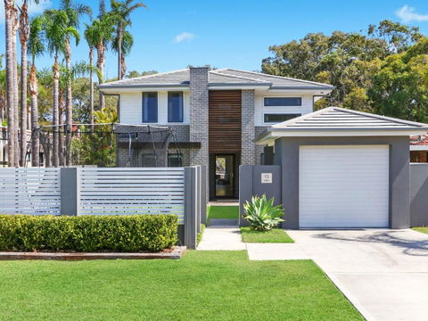 Lakeside Luxury 13 Lake Street - Tourism Gold Coast 6