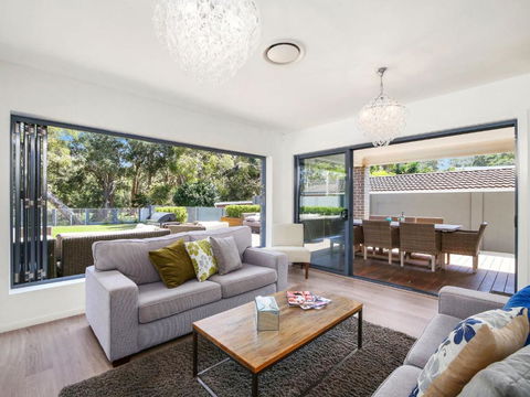 Lakeside Luxury 13 Lake Street - Tourism Gold Coast 2