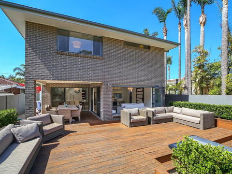 Lakeside Luxury 13 Lake Street - Tourism Gold Coast 4