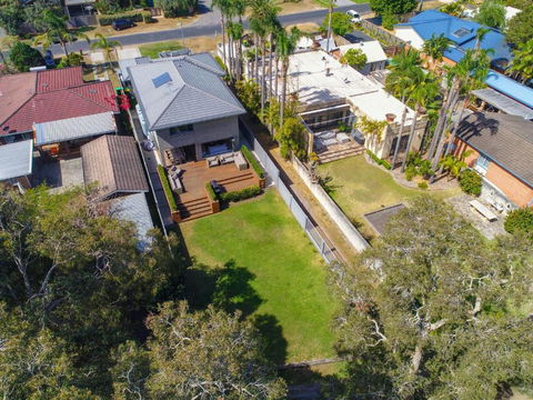 Lakeside Luxury 13 Lake Street - Tourism Gold Coast 3