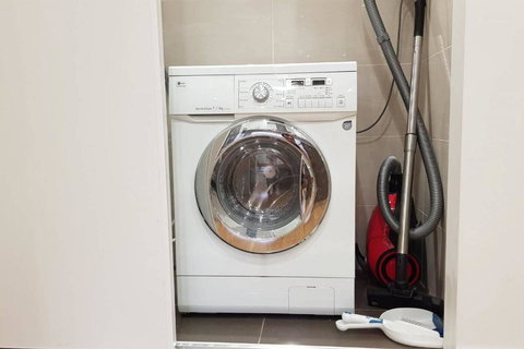 CHELSEA Family Home Close To Beach & Shops - Tourism Gold Coast 5