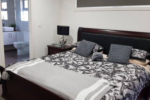 CHELSEA Family Home Close To Beach & Shops - Tourism Gold Coast 2