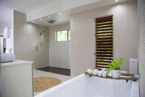 Absolute Lakefront Port Douglas - Tourism Gold Coast 3