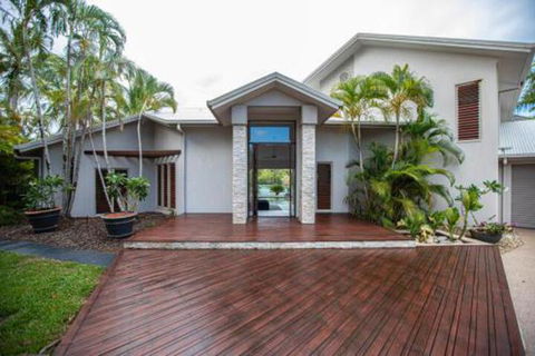 Absolute Lakefront Port Douglas - Tourism Gold Coast 7