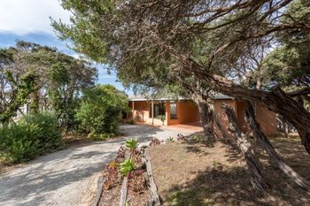 Latham Beach House - Tourism Gold Coast 6