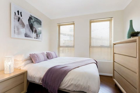 Woolloomooloo Modern Apartment 12 BRK - Tourism Gold Coast 6