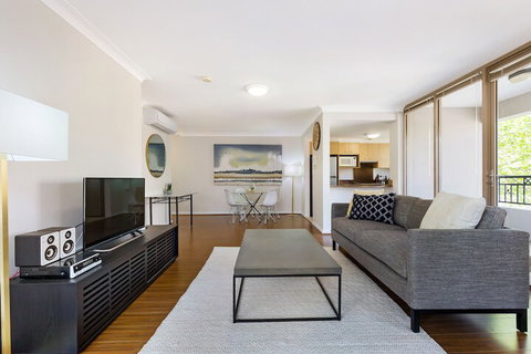 Woolloomooloo Modern Apartment 12 BRK - Tourism Gold Coast 3