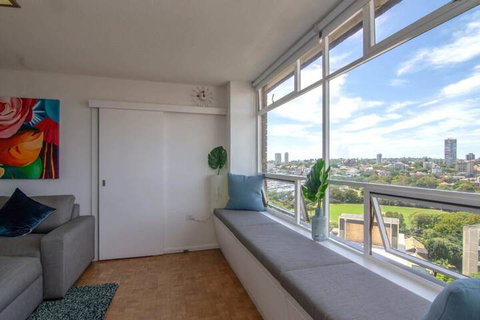 Bright 1 Bedroom Studio With Amazing City Views - Tourism Gold Coast 2