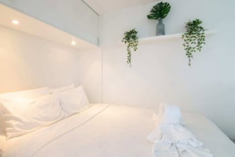 Bright 1 Bedroom Studio With Amazing City Views - Tourism Gold Coast 0
