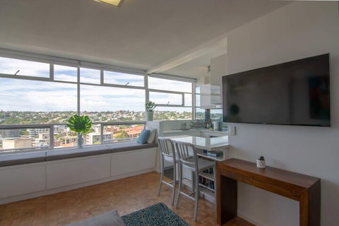 Bright 1 Bedroom Studio With Amazing City Views - Tourism Gold Coast 7