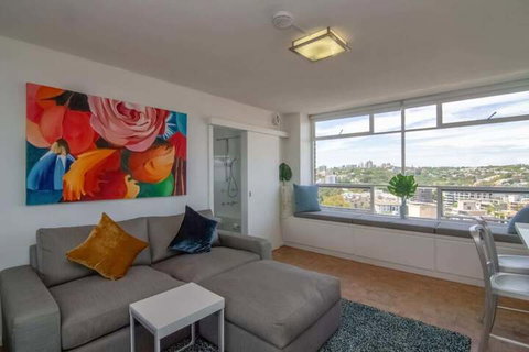 Bright 1 Bedroom Studio With Amazing City Views - Tourism Gold Coast 3