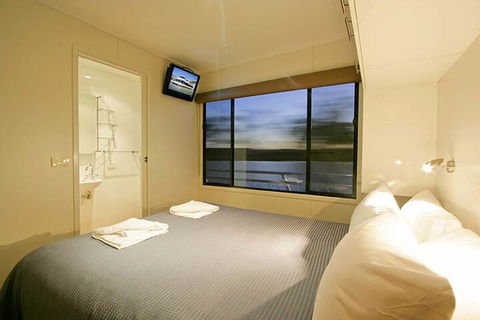 All Seasons Houseboats - Tourism Gold Coast 6