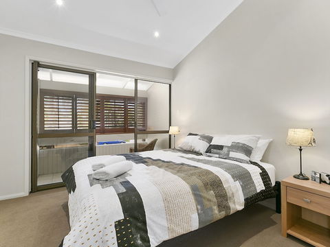 A Superb Location For Enjoying The Best Of Noosa Unit 2 / 69 Noosa Parade - Tourism Gold Coast 2