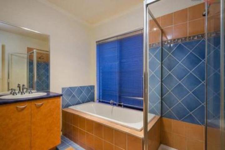 Altona Meadows VIC Tourism Gold Coast