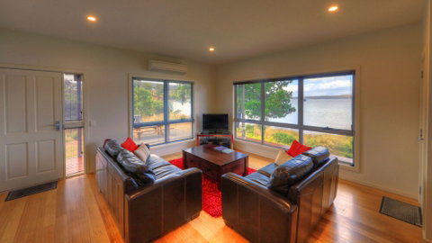 Tides Reach - Essentially Tas Dover - Tourism Gold Coast 5