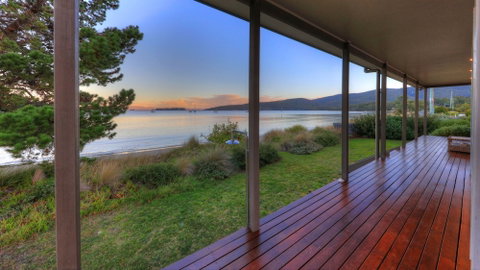 Tides Reach - Essentially Tas Dover - Tourism Gold Coast 3