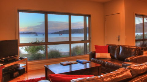 Tides Reach - Essentially Tas Dover - Tourism Gold Coast 4