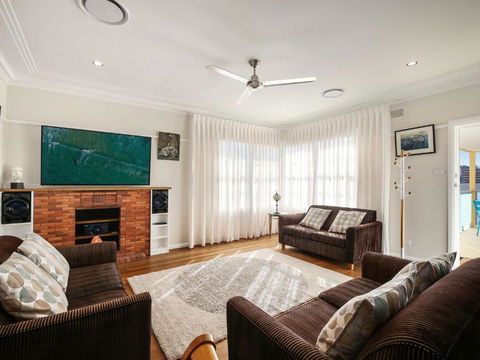 White Beach 42 Ash Street - Tourism Gold Coast 5