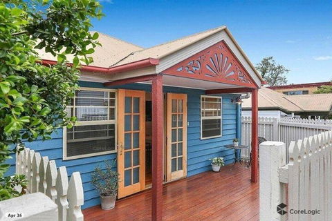 Stylish 3BD Family Home In Leafy Paddington - Tourism Gold Coast 5