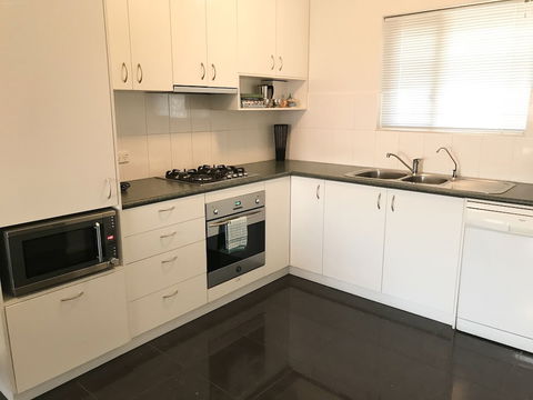 Adelaide Dresscircle Apartments - Archer Street - Tourism Gold Coast 6