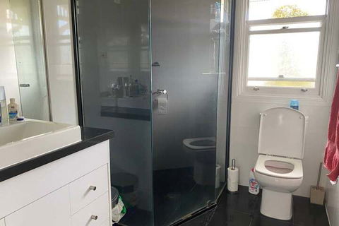 3 Bedroom Character Home Near CBD - Tourism Gold Coast 5