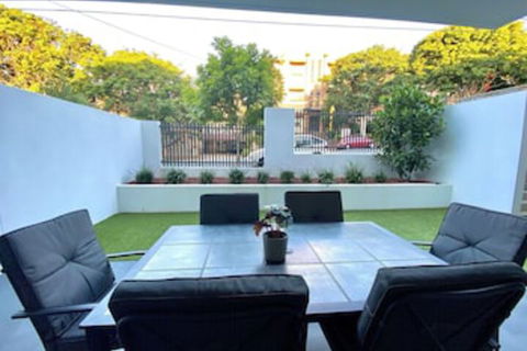 Ascot Apartments - Tourism Gold Coast 0