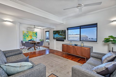 Belle Escapes Luxury Penthouse With Ocean Views - Tourism Gold Coast 7