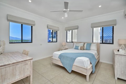 Belle Escapes Luxury Penthouse With Ocean Views - Tourism Gold Coast 0