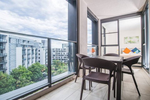 Bright & Modern! 2bed 2bath APT With Parking - Gold Coast 4