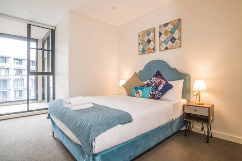 Bright & Modern! 2bed 2bath APT With Parking - Gold Coast 5