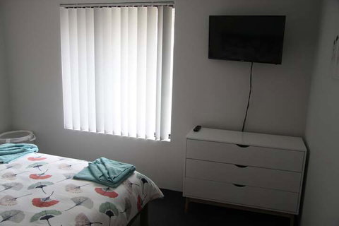 Warnbro Beach Family Accommodation - Tourism Gold Coast 4