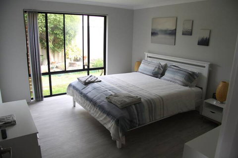 Warnbro Beach Family Accommodation - Tourism Gold Coast 2
