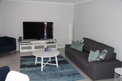 Warnbro Beach Family Accommodation - Tourism Gold Coast 6