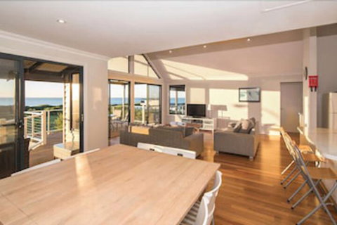 Jay's Beach House - Tourism Gold Coast 1