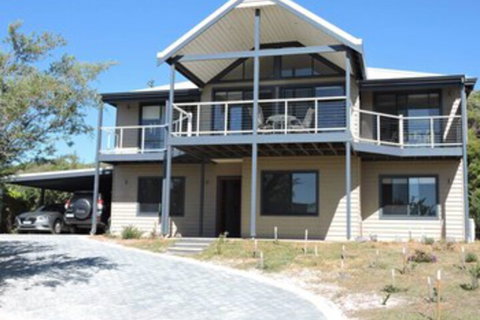 Jay's Beach House - Tourism Gold Coast 0