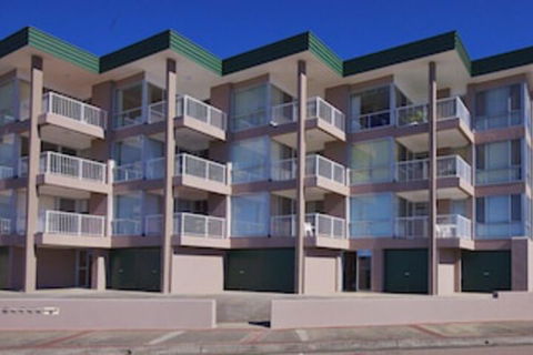 Dolphin Court 6 - Tourism Gold Coast 0