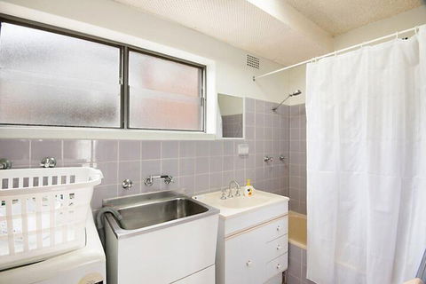 Dolphin Court 6 - Tourism Gold Coast 4
