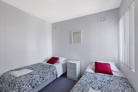 Dolphin Court 6 - Tourism Gold Coast 7
